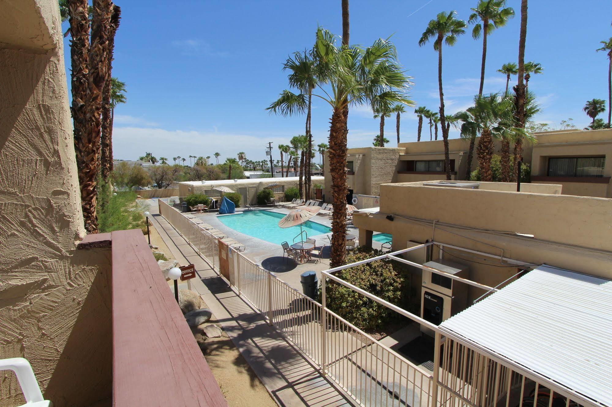 Desert Vacation Villas, A Vri Palm Springs