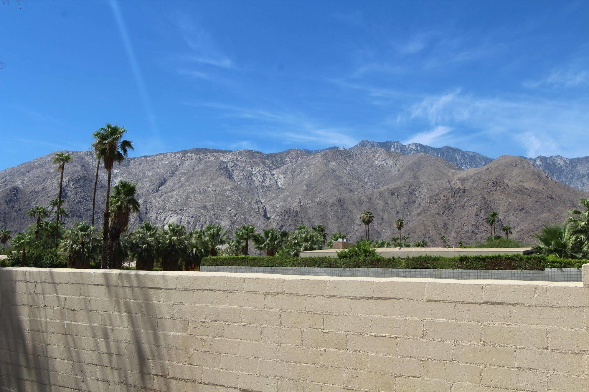 Desert Vacation Villas, A Vri Palm Springs